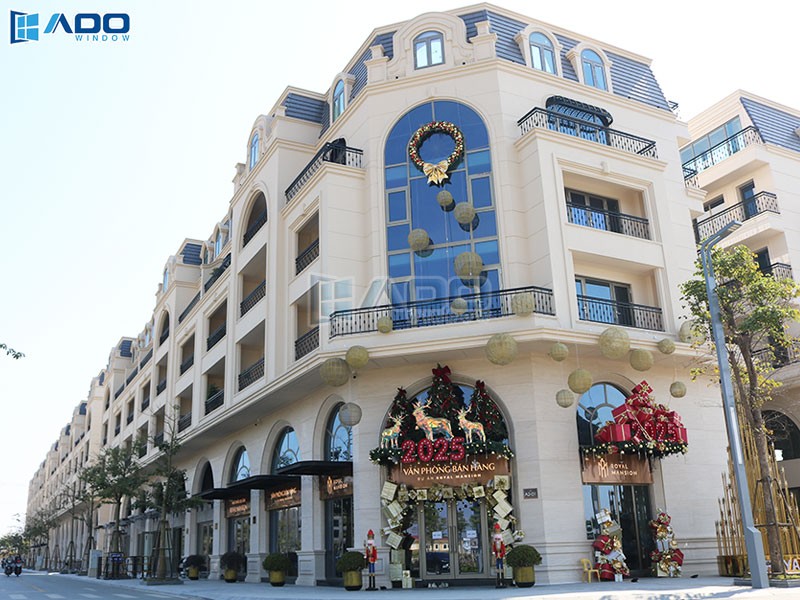 Nhôm kính trong thiết kế biệt thự hiện đại: Xu hướng 2025